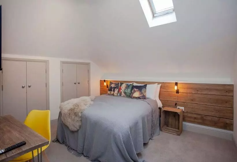 Higgihaus Cabot Mews Apart