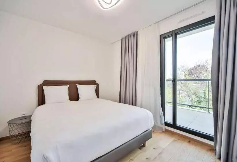 Hotelli Blue Night International 69