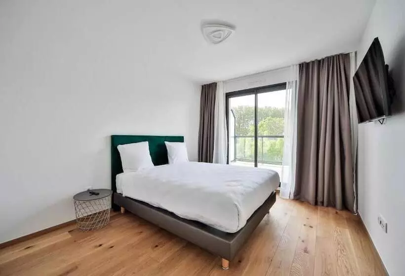 Hotelli Blue Night International 69