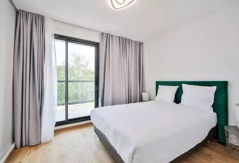 Hotelli Blue Night International 69