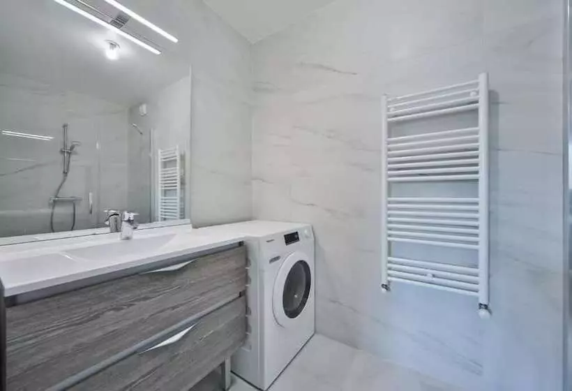 Hotelli Blue Night International 69