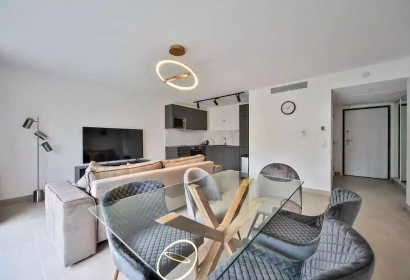 Hotelli Blue Night International 69