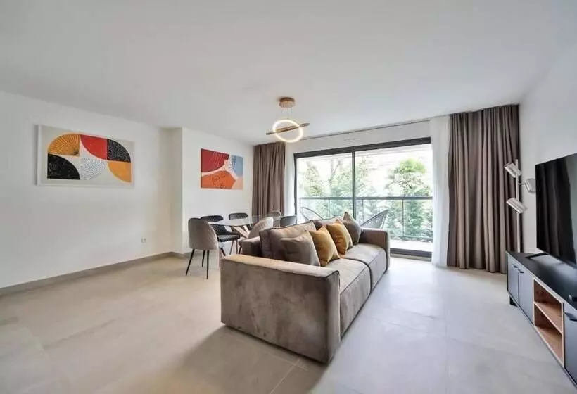 Hotelli Blue Night International 69