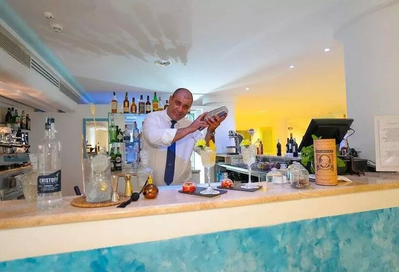 Hotelli Cala Della Torre