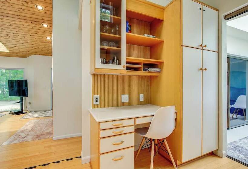 Modern Waterfront Home   1 Mi To Cave Point Park!