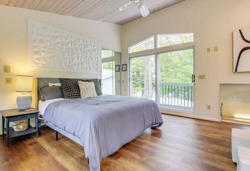 Modern Waterfront Home   1 Mi To Cave Point Park!