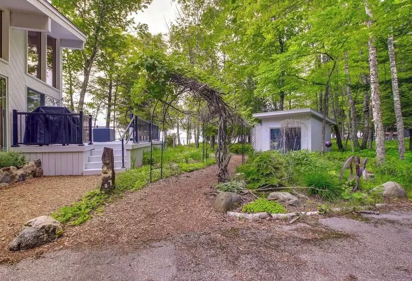 Modern Waterfront Home   1 Mi To Cave Point Park!