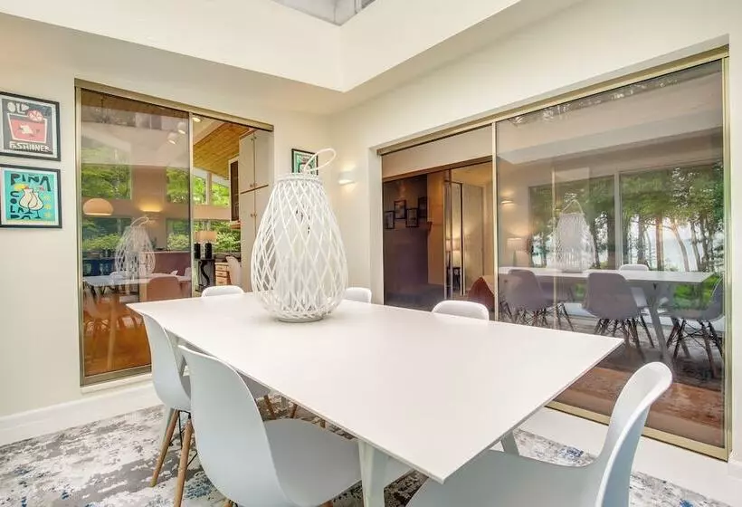 Modern Waterfront Home   1 Mi To Cave Point Park!