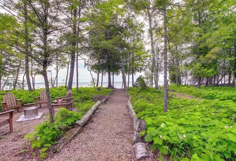 Modern Waterfront Home   1 Mi To Cave Point Park!