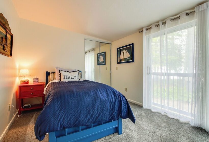 Modern Waterfront Home   1 Mi To Cave Point Park!