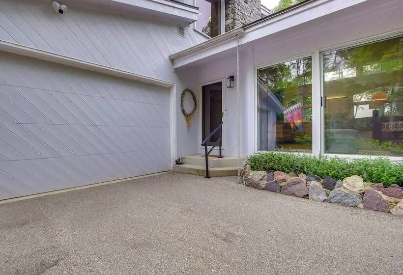 Modern Waterfront Home   1 Mi To Cave Point Park!