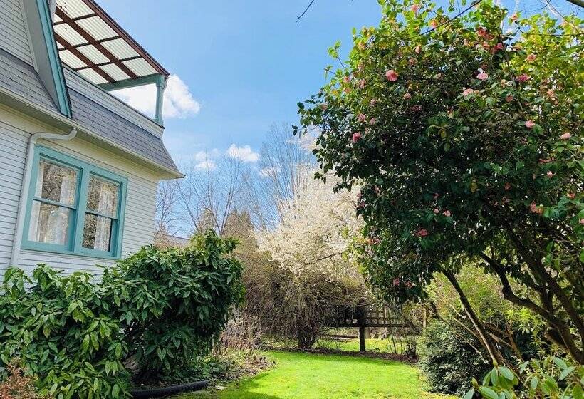 Pansiyon 250 N Adams St