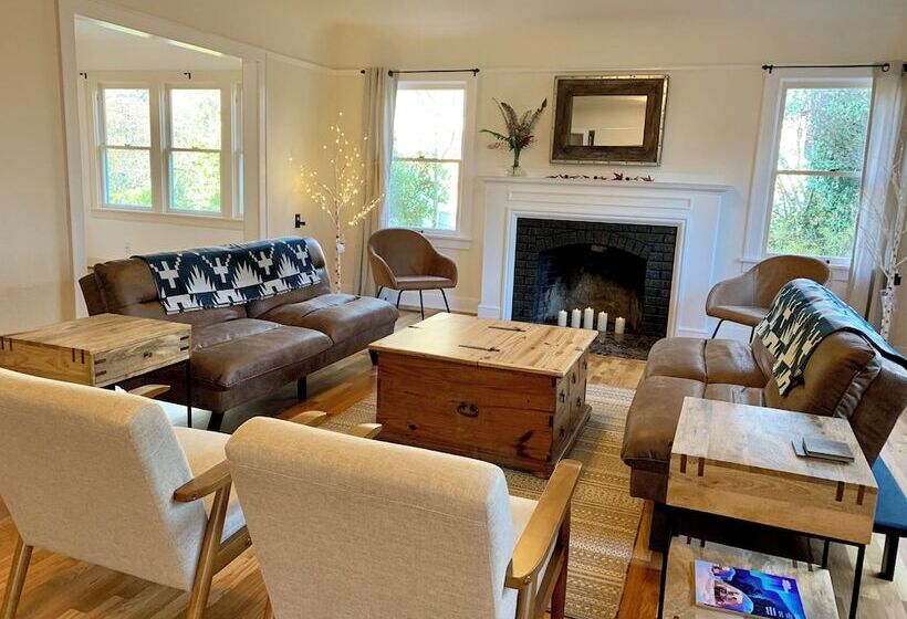 Pansiyon 250 N Adams St