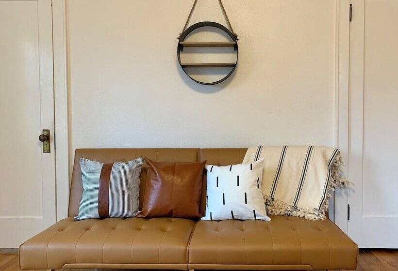 Pansiyon 250 N Adams St