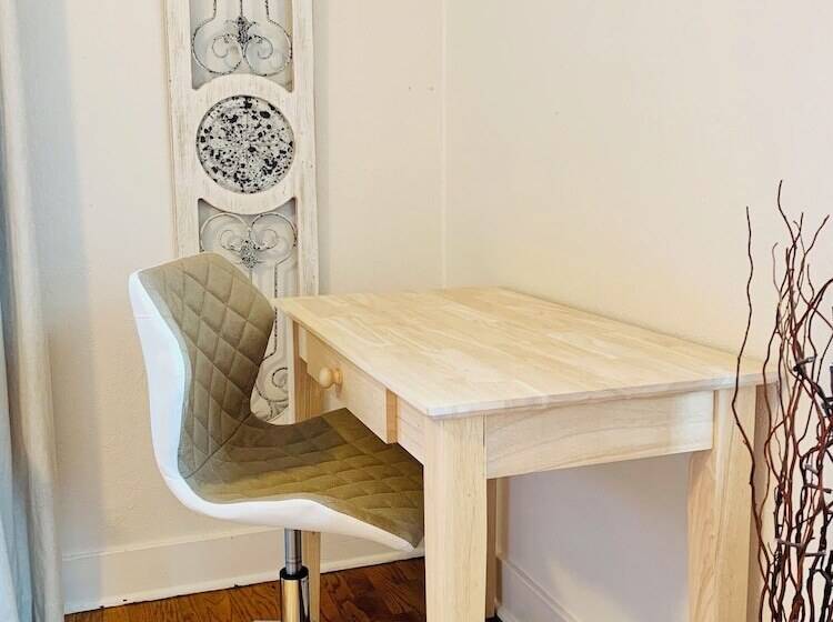 Pansiyon 250 N Adams St