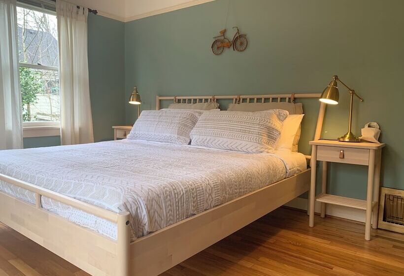 Pansiyon 250 N Adams St