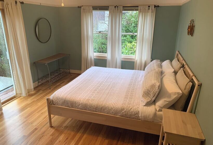 Pansiyon 250 N Adams St