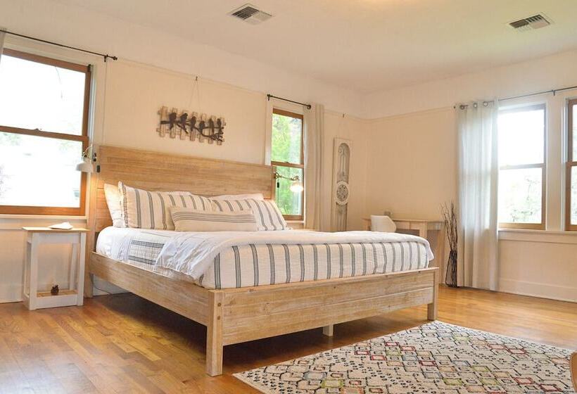 Pansiyon 250 N Adams St