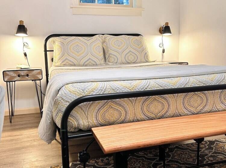 Pansiyon 250 N Adams St