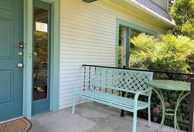 Pansiyon 250 N Adams St