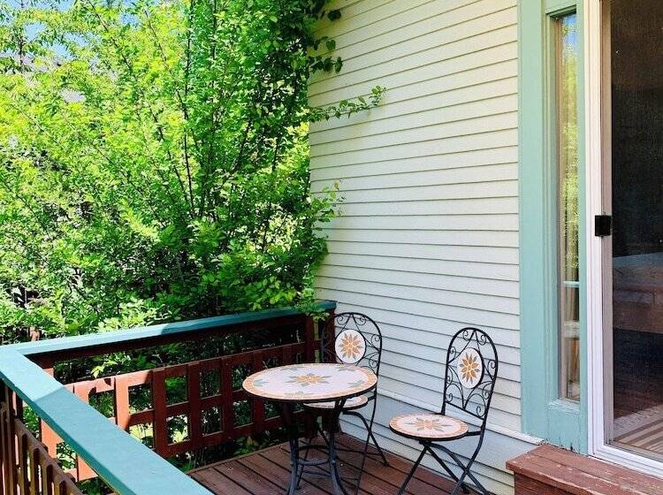 Pansiyon 250 N Adams St