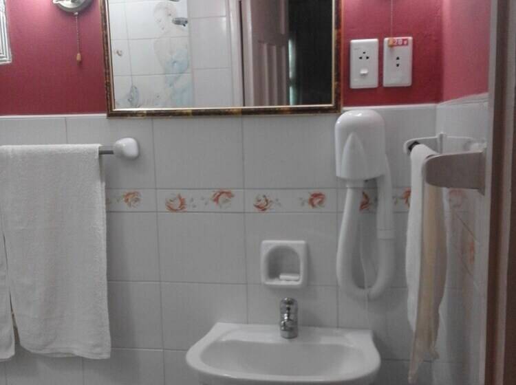 پانسیون Hostal Carmencita, Carmen Gonzalez Fonseca