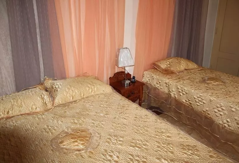 ペンション Hostal Chez Vous