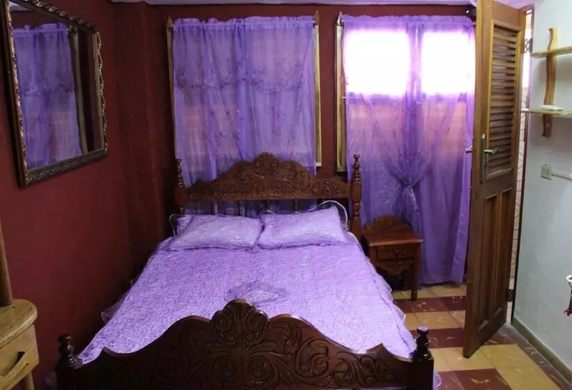 ペンション Hostal Chez Vous