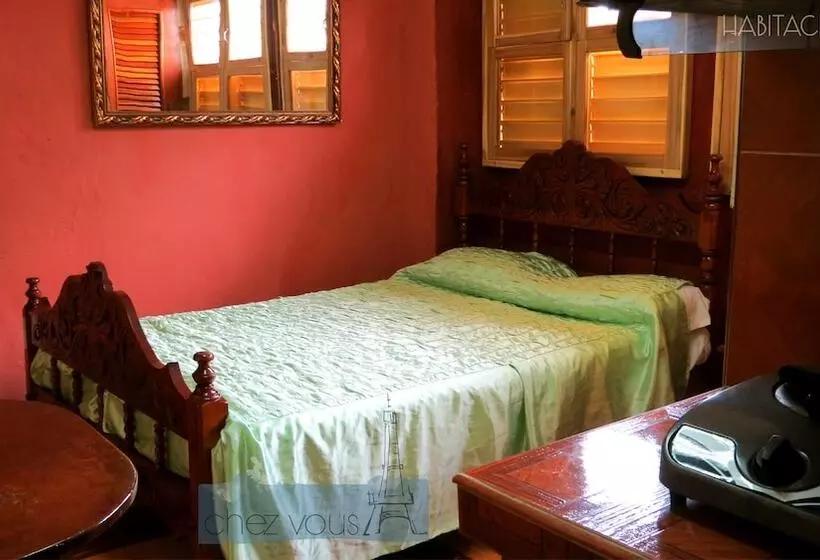 ペンション Hostal Chez Vous