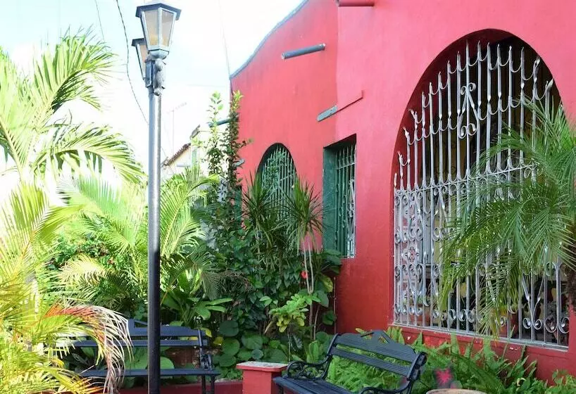 ペンション Hostal Chez Vous
