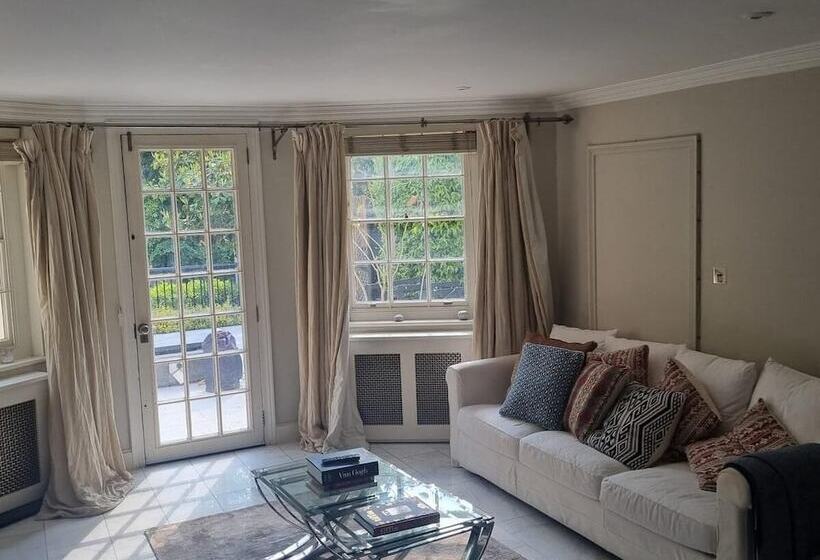 اقامتگاه Park Village Luxury House   Central London