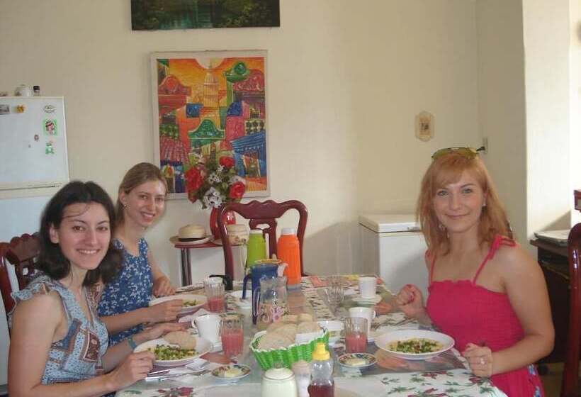 تختخواب و صبحانه Sarita Rooms