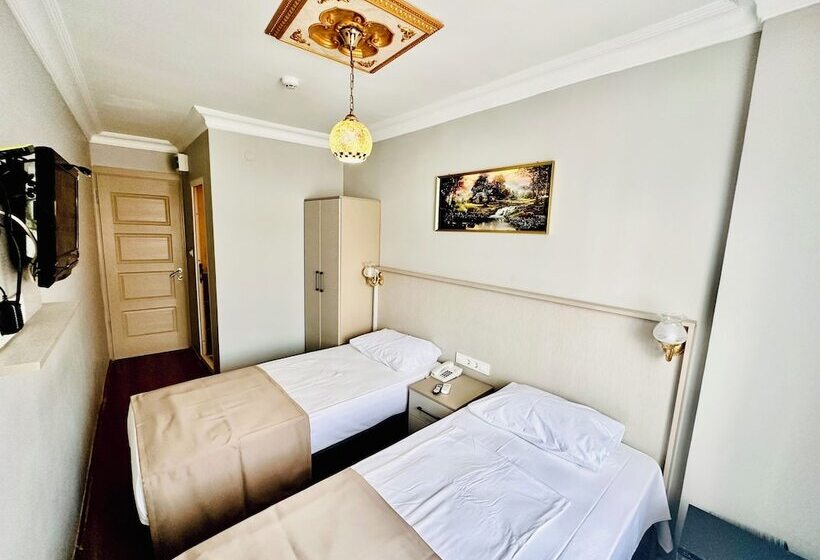 Hotel Crowned Exclusive