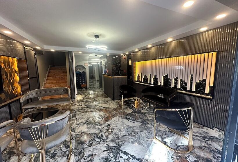 Hotel Crowned Exclusive