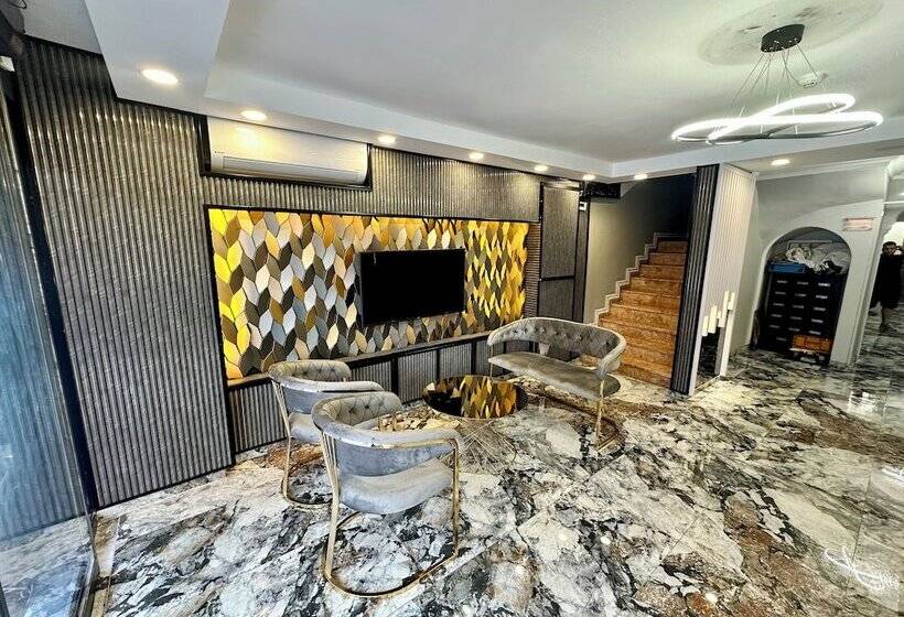 Hotel Crowned Exclusive