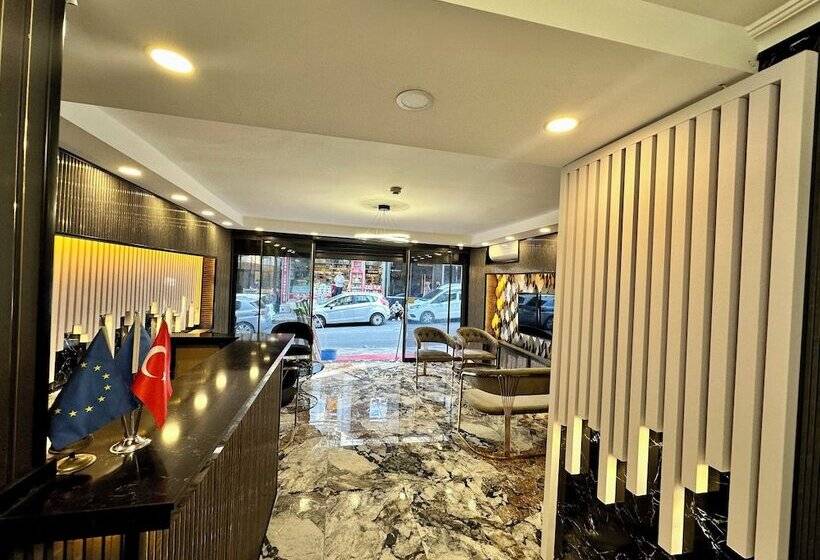 Hotel Crowned Exclusive