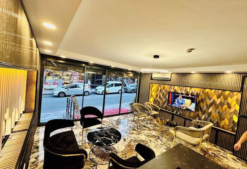 Hotel Crowned Exclusive