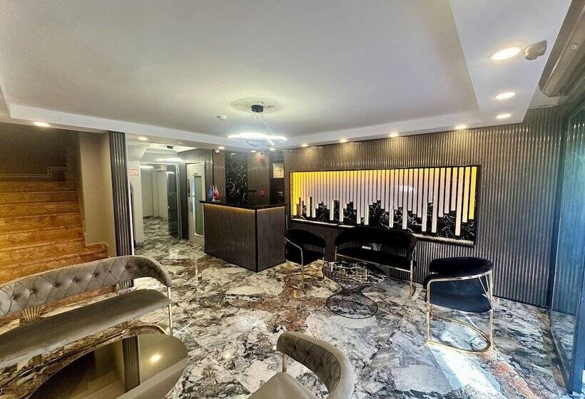 Hotel Crowned Exclusive