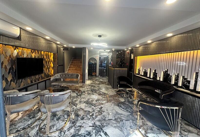 Hotel Crowned Exclusive