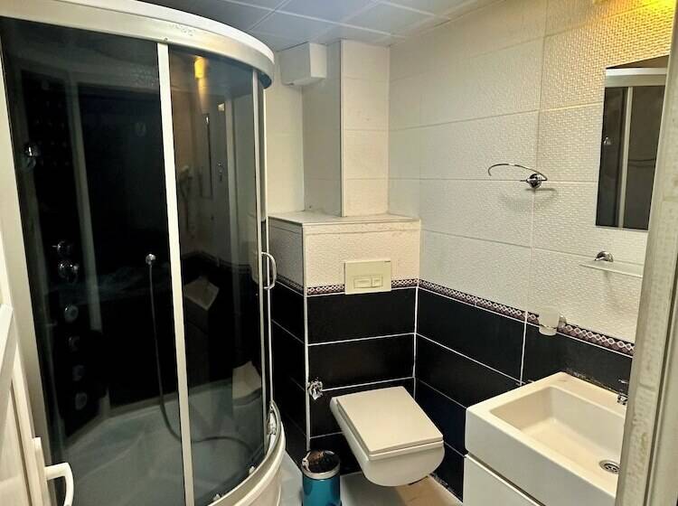 Hotel Crowned Exclusive