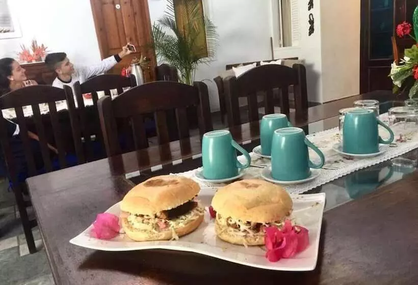 هتل Posada Guaripete