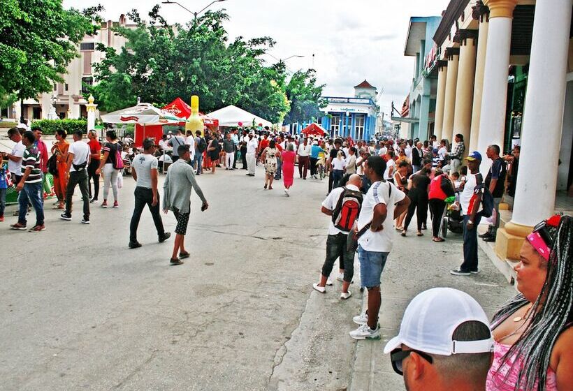 پانسیون Hostal Villa Selva   Holguin