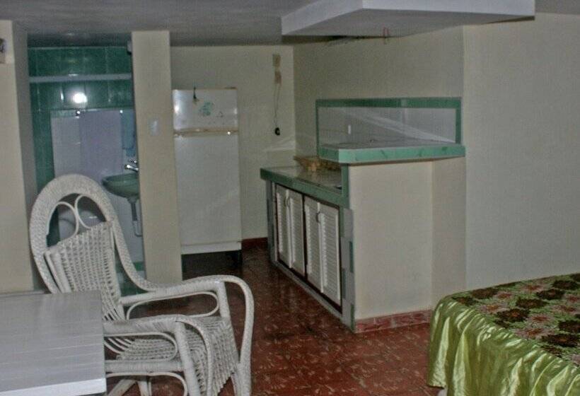 پانسیون Hostal Villa Selva   Holguin