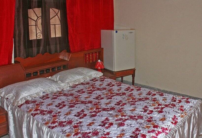 پانسیون Hostal Villa Selva   Holguin