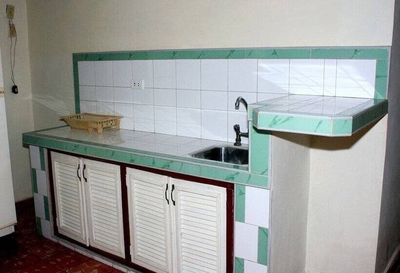 پانسیون Hostal Villa Selva   Holguin