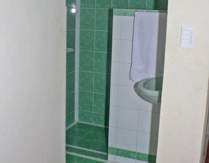 پانسیون Hostal Villa Selva   Holguin