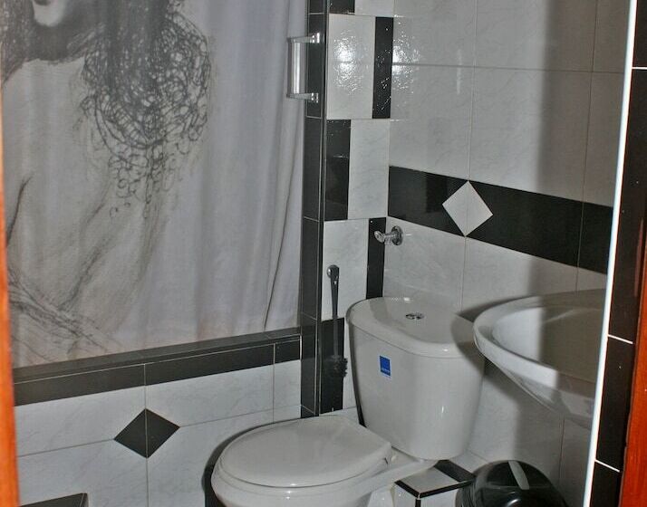 پانسیون Hostal Villa Selva   Holguin