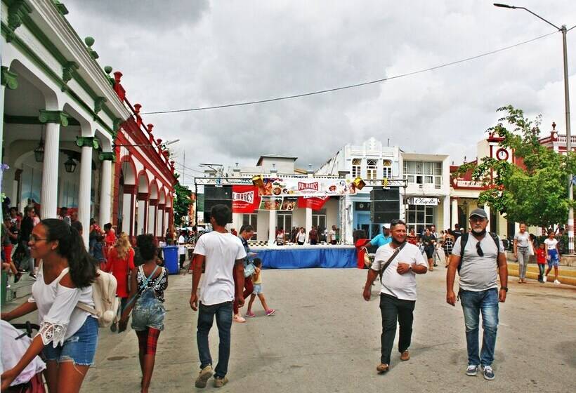 پانسیون Hostal Villa Selva   Holguin