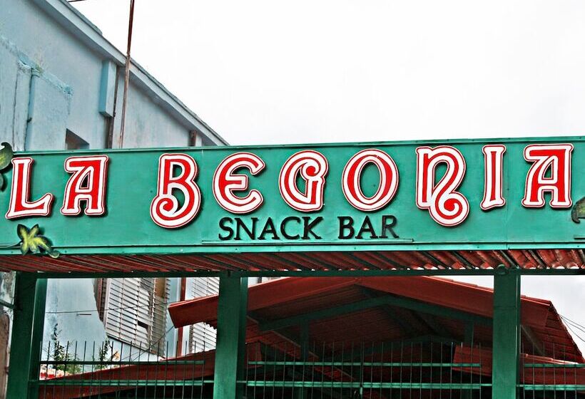 پانسیون Hostal Villa Selva   Holguin