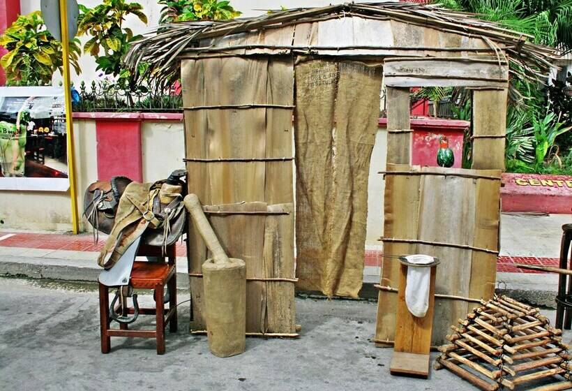 پانسیون Hostal Villa Selva   Holguin